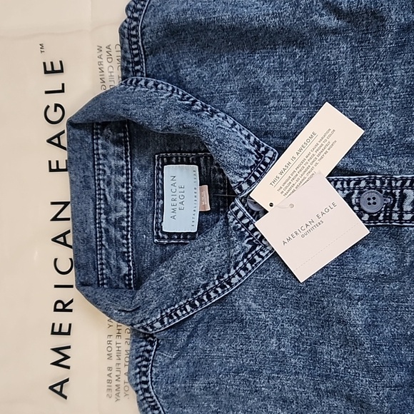 American Eagle Denim Button-Up Shirt Cropped - Picture 6 of 11